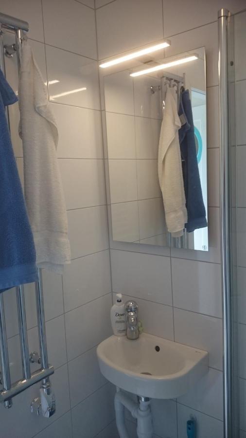 Ljust Boende, Egen Ingang Och Traedgard I Centrum Varberg Εξωτερικό φωτογραφία