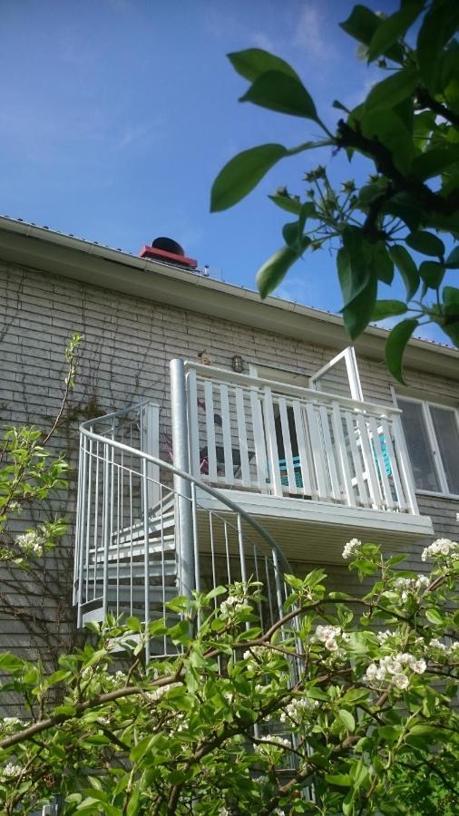 Ljust Boende, Egen Ingang Och Traedgard I Centrum Varberg Εξωτερικό φωτογραφία